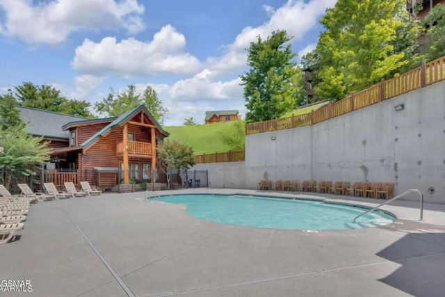 1802 Stone Wood Way, Pigeon Forge, TN 37862