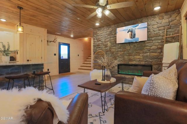 1802 Stone Wood Way, Pigeon Forge, TN 37862