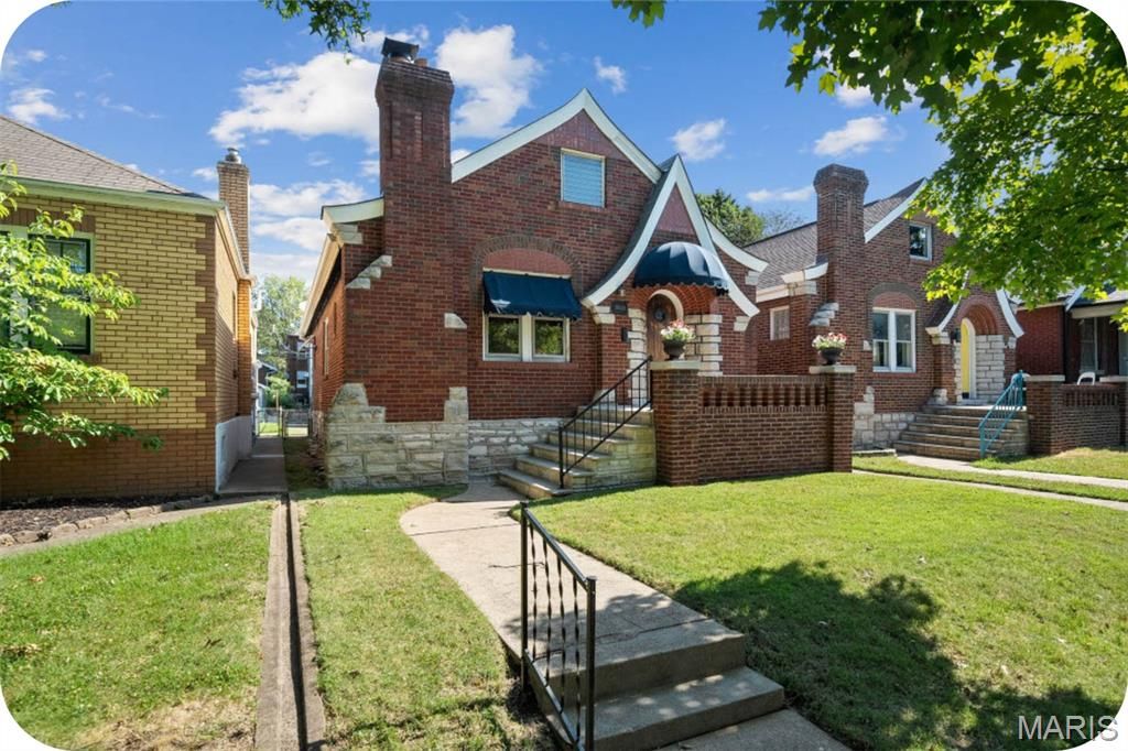 5533 Murdoch Avenue, St Louis, MO 63109
