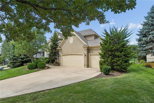 5427 W 164th Place, Overland Park, KS 66085