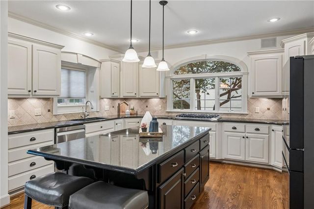 5427 W 164th Place, Overland Park, KS 66085