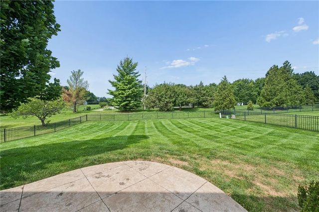 5427 W 164th Place, Overland Park, KS 66085