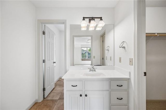 5427 W 164th Place, Overland Park, KS 66085