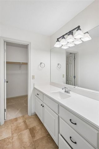 5427 W 164th Place, Overland Park, KS 66085