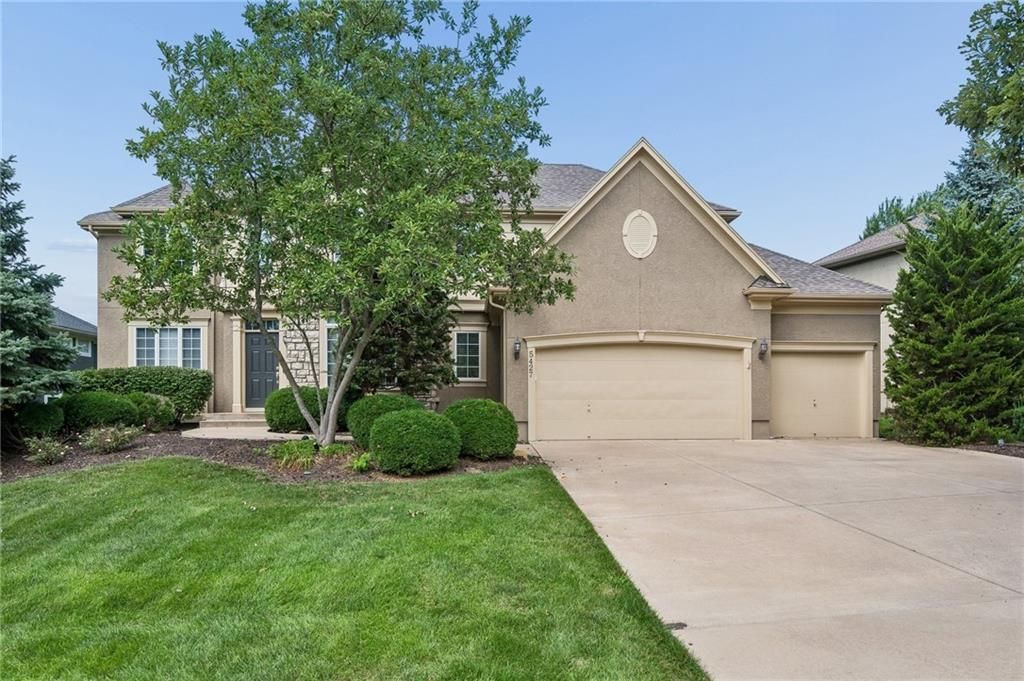 5427 W 164th Place, Overland Park, KS 66085