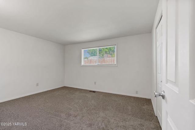 N 202 80th Ave, Yakima, WA 98908