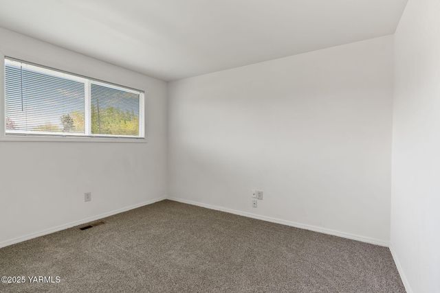 N 202 80th Ave, Yakima, WA 98908