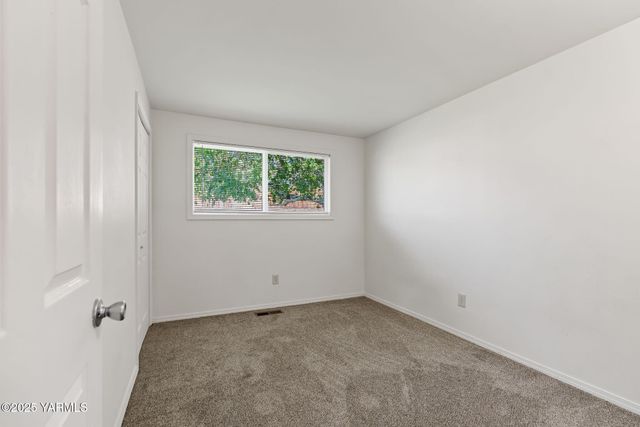 N 202 80th Ave, Yakima, WA 98908