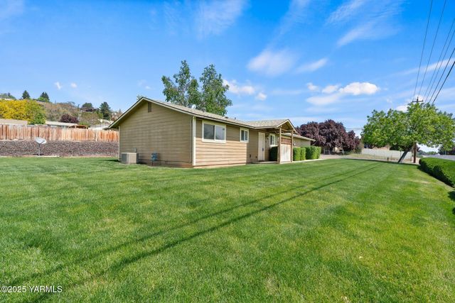 N 202 80th Ave, Yakima, WA 98908