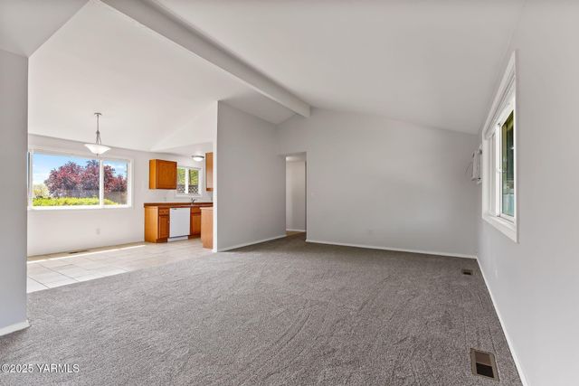 N 202 80th Ave, Yakima, WA 98908