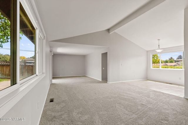 N 202 80th Ave, Yakima, WA 98908