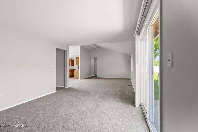 N 202 80th Ave, Yakima, WA 98908