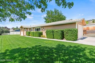 N 202 80th Ave, Yakima, WA 98908