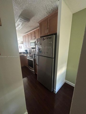 977 Coral Club Dr 977, Coral Springs, FL 33071