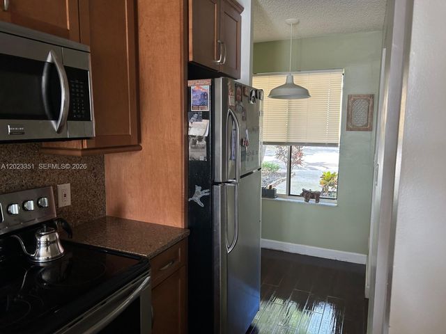 977 Coral Club Dr 977, Coral Springs, FL 33071
