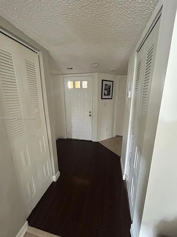 977 Coral Club Dr 977, Coral Springs, FL 33071