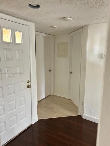 977 Coral Club Dr 977, Coral Springs, FL 33071