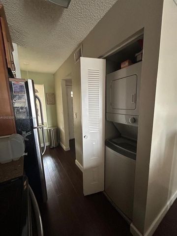 977 Coral Club Dr 977, Coral Springs, FL 33071