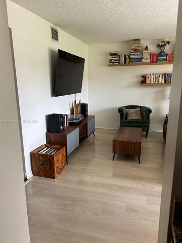 977 Coral Club Dr 977, Coral Springs, FL 33071