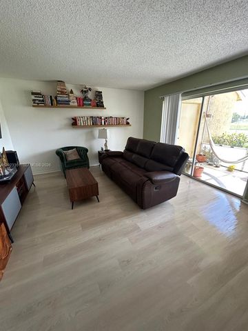 977 Coral Club Dr 977, Coral Springs, FL 33071