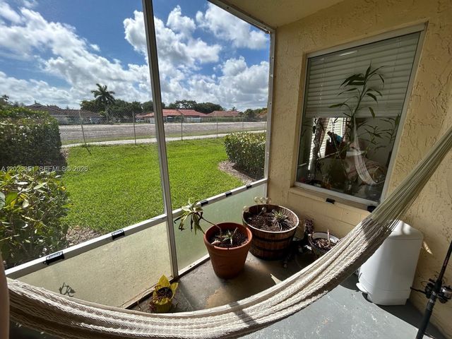 977 Coral Club Dr 977, Coral Springs, FL 33071