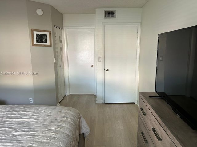 977 Coral Club Dr 977, Coral Springs, FL 33071