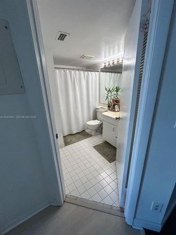 977 Coral Club Dr 977, Coral Springs, FL 33071