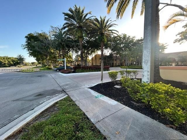 977 Coral Club Dr 977, Coral Springs, FL 33071