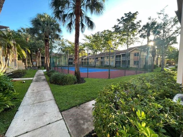 977 Coral Club Dr 977, Coral Springs, FL 33071
