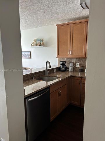 977 Coral Club Dr 977, Coral Springs, FL 33071