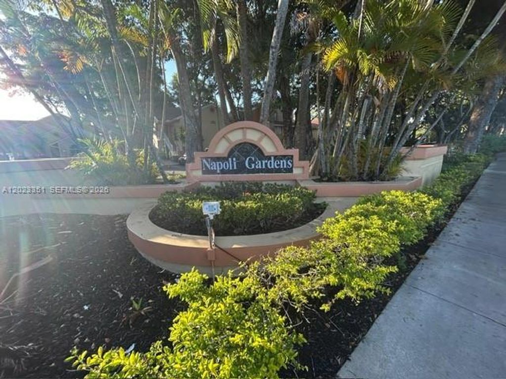 977 Coral Club Dr 977, Coral Springs, FL 33071