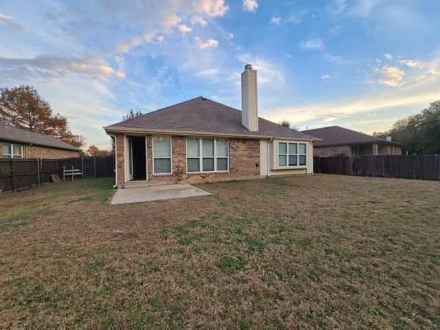 633 Grayson Lane, Lake Dallas, TX 75065