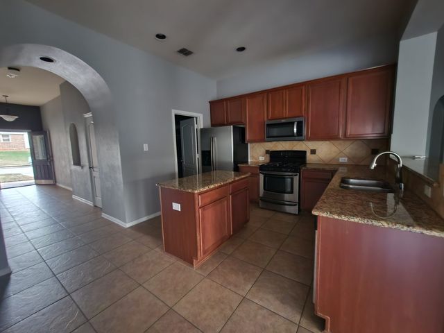 633 Grayson Lane, Lake Dallas, TX 75065