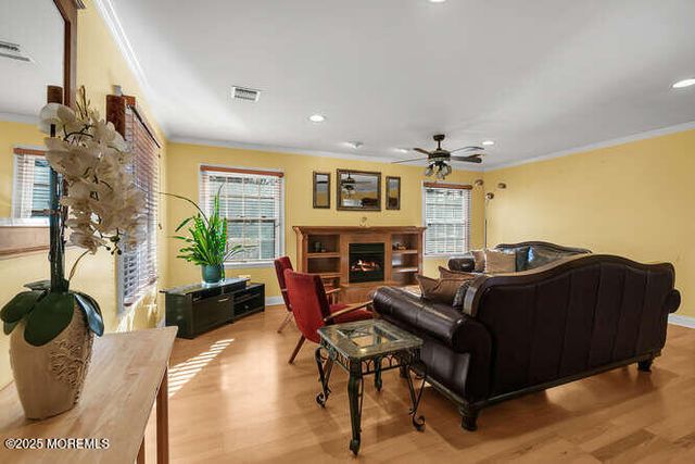 3 Waverly Place, Aberdeen, NJ 07747