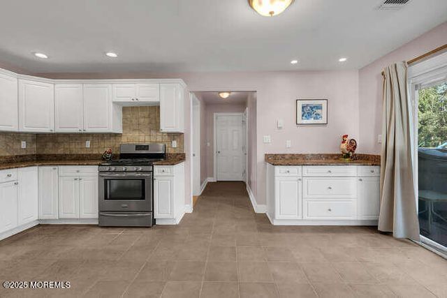 3 Waverly Place, Aberdeen, NJ 07747