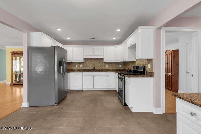 3 Waverly Place, Aberdeen, NJ 07747