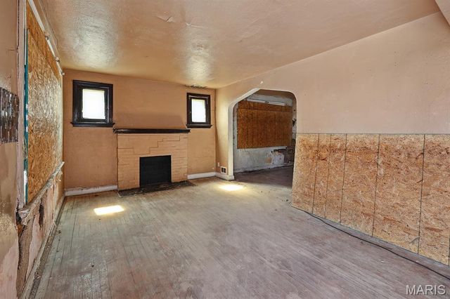 5918 Dressell Avenue, St Louis, MO 63120