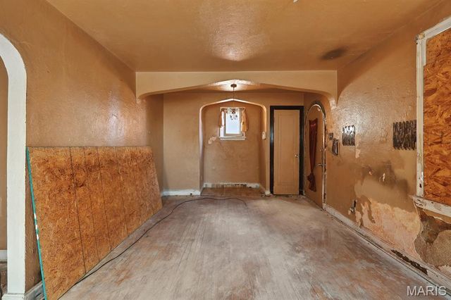 5918 Dressell Avenue, St Louis, MO 63120