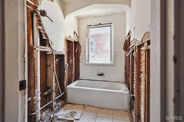 5918 Dressell Avenue, St Louis, MO 63120