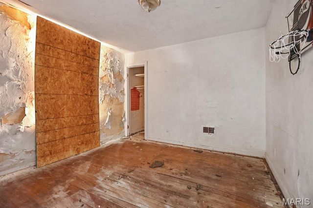 5918 Dressell Avenue, St Louis, MO 63120