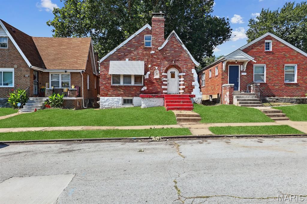 5918 Dressell Avenue, St Louis, MO 63120