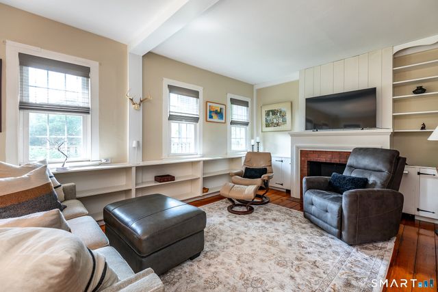 9 Spring Street, Woodbury, CT 06798