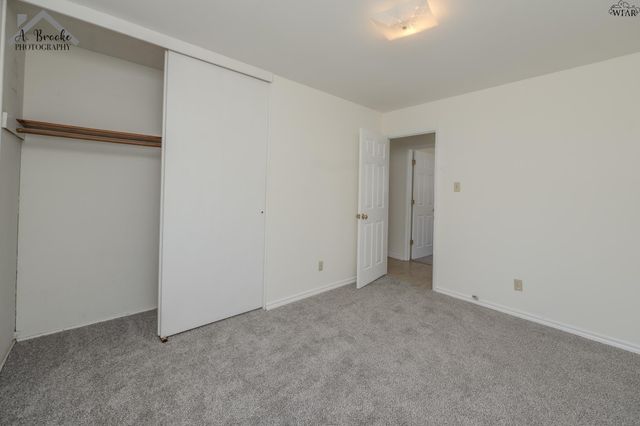 118 S GLENCOE CIRCLE, Wichita Falls, TX 76302