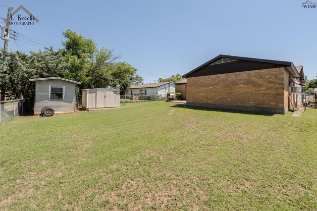 118 S GLENCOE CIRCLE, Wichita Falls, TX 76302