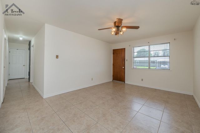 118 S GLENCOE CIRCLE, Wichita Falls, TX 76302