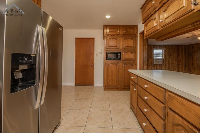 118 S GLENCOE CIRCLE, Wichita Falls, TX 76302