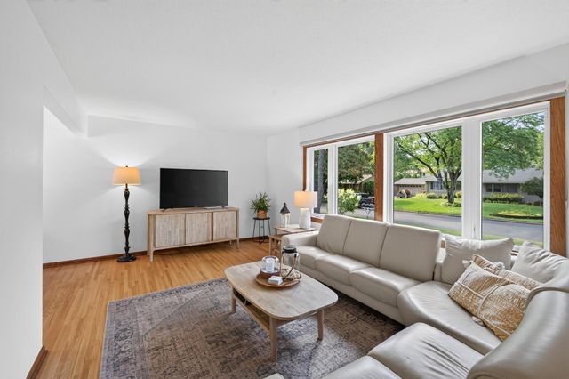 2607 Valley View Place, White Bear Lake, MN 55110