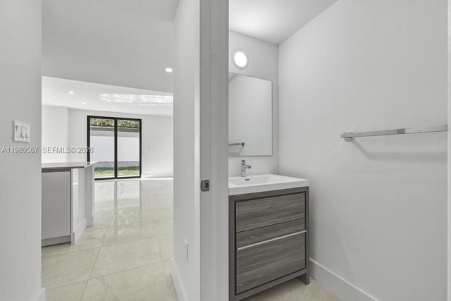 4150 S Oak Pl, Dania Beach, FL 33314