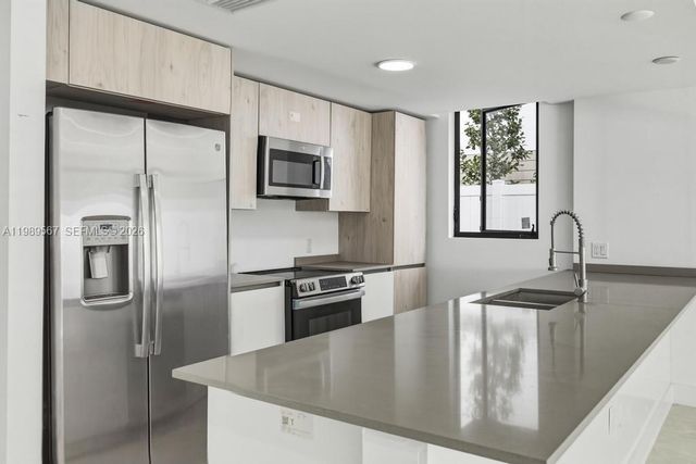 4150 S Oak Pl, Dania Beach, FL 33314