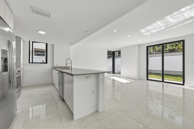 4150 S Oak Pl, Dania Beach, FL 33314